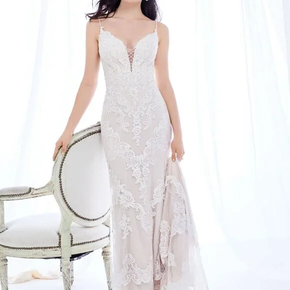 Ella Rosa | Dresses | Vintage Lace Ivory Champagne Wedding Dress Plunging  Neck Comfy Sexy Fit Flare | Poshmark